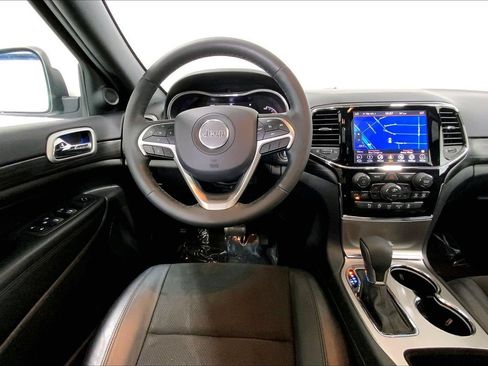 Used 2019 Jeep Grand Cherokee Altitude RWD image 4