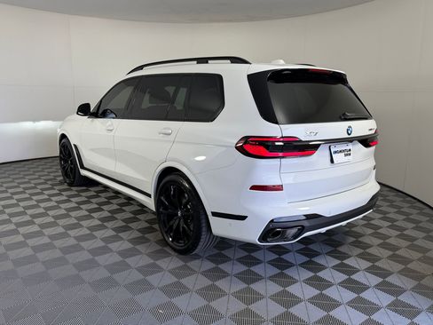 Used 2026 BMW X7 xDrive40i w/ M Sport Package image 3
