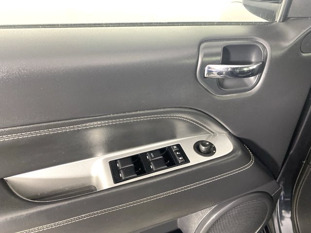 Used 2014 Jeep Compass Latitude AWD/4WD image 12