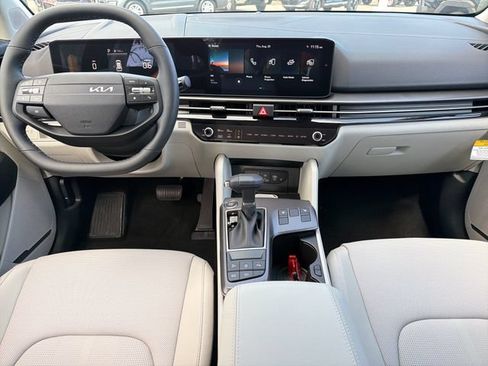 New 2026 Kia Sportage EX w/ EX Panorama Roof Package FWD image 9