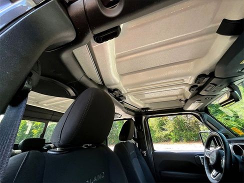 Used 2021 Jeep Gladiator Overland image 15