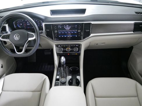 Used 2023 Volkswagen Atlas SE w/ Panoramic Sunroof Package image 10