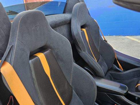 Used 2019 McLaren 570S Spider image 33