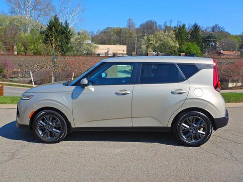 Used 2020 Kia Soul EX image 12