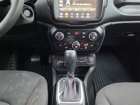 Used 2023 Jeep Renegade Trailhawk image 11