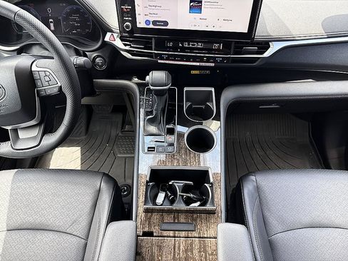 Certified 2026 Toyota Sienna Platinum AWD/4WD image 18