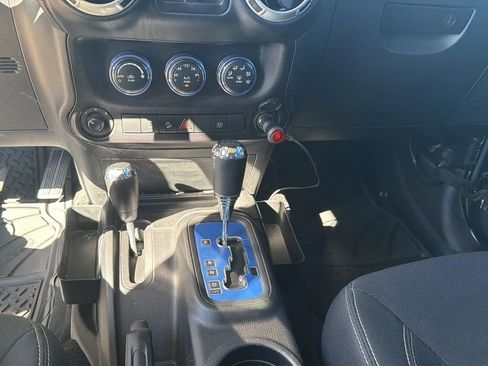 Used 2016 Jeep Wrangler Unlimited Sahara w/ Connectivity Group AWD/4WD image 93