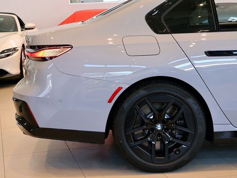 Used 2024 BMW 760i xDrive 760i xDrive w/ Premium Package 2 image 24