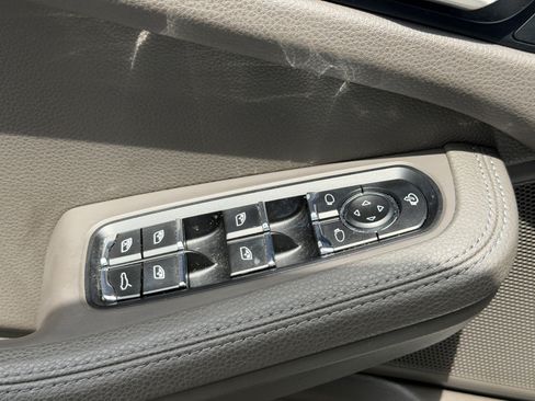 Certified 2023 Porsche Macan AWD/4WD image 24