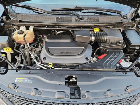 Used 2021 Chrysler Voyager L image 38