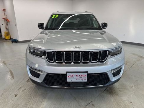 Used 2023 Jeep Grand Cherokee Limited w/ Luxury Tech Group II image 3