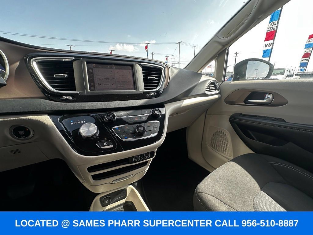 Used 2023 Chrysler Voyager LX FWD image 14