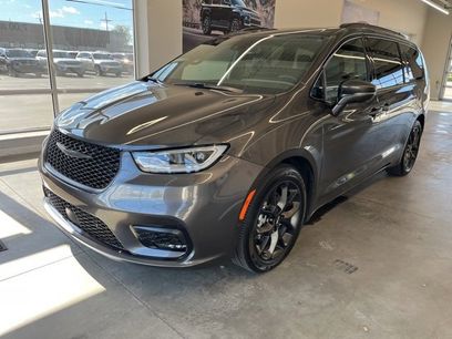 Certified 2022 Chrysler Pacifica Limited w/ S Appearance Package