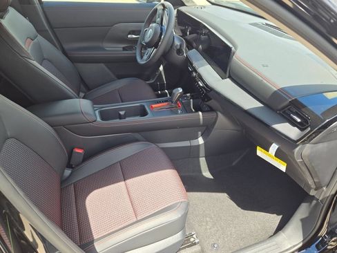 Used 2026 Nissan Kicks SR AWD/4WD image 4