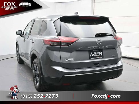 Used 2025 Nissan Rogue SV AWD/4WD image 15
