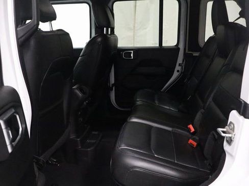 Used 2020 Jeep Wrangler Unlimited Sahara image 12