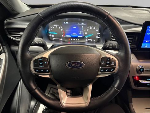 Used 2023 Ford Explorer XLT image 24