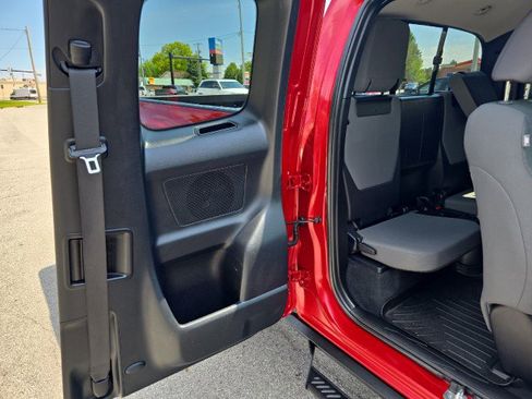 Used 2021 Toyota Tacoma SR w/ SR Convenience Package RWD image 31