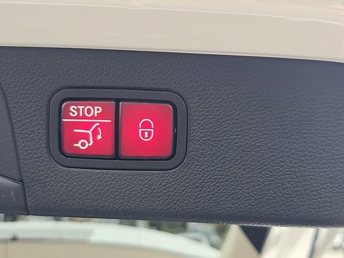 Used 2022 Mercedes-Benz GLC 300 4MATIC image 16