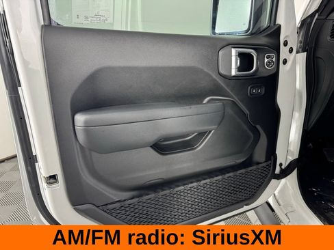 Used 2025 Jeep Gladiator Sport AWD/4WD image 10