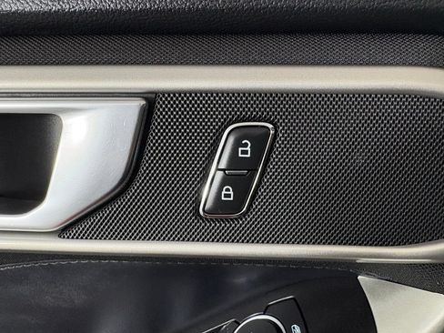 Used 2020 Ford Explorer XLT RWD image 18