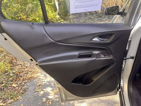 Used 2018 Chevrolet Equinox LT image 13