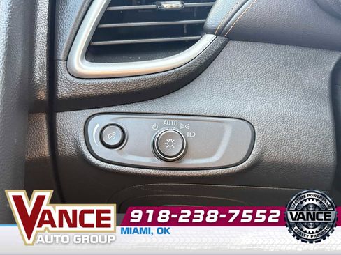 Used 2019 Chevrolet Trax LT w/ LT Convenience Package image 30