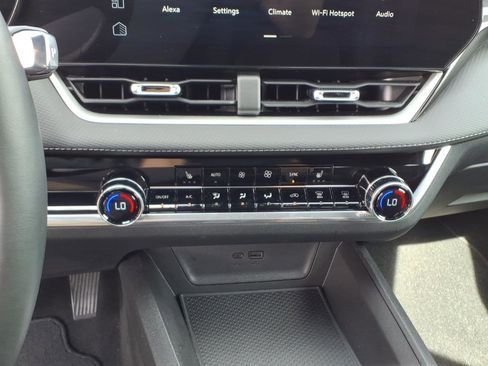 Used 2025 Chevrolet Equinox LT w/ Convenience Package II AWD/4WD image 13