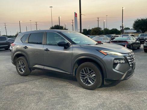 Used 2024 Nissan Rogue S FWD image 3