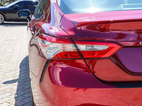 Used 2018 Toyota Camry SE image 10