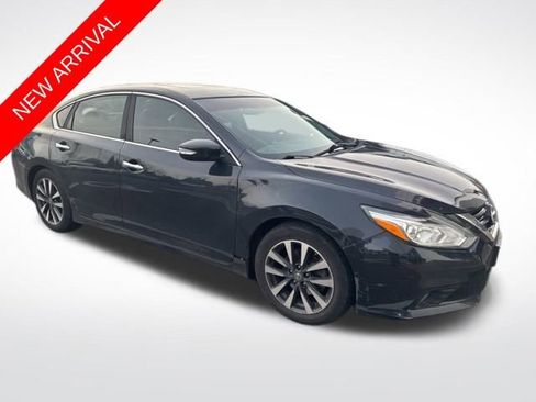 Used 2017 Nissan Altima 2.5 SV w/ Convenience Package image 1