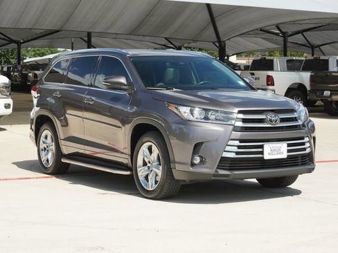 Used 2019 Toyota Highlander Limited FWD image 7