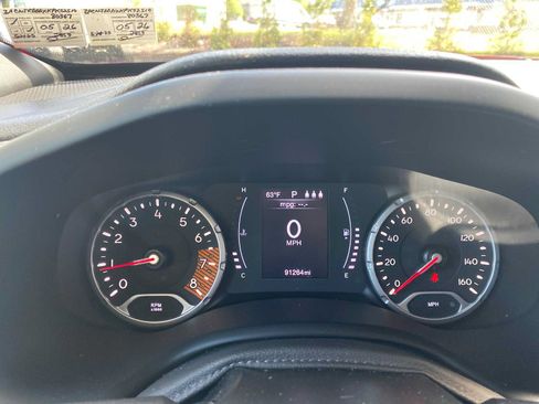 Used 2019 Jeep Renegade Latitude w/ Cold Weather Group AWD/4WD image 15