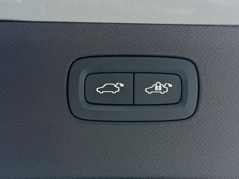 Used 2025 Volvo XC90 B6 Plus image 33