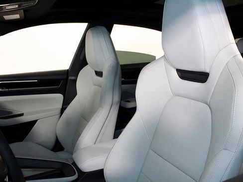 New 2025 Porsche Macan 4S Electric image 22