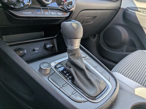 Used 2022 Hyundai Kona SE FWD image 11