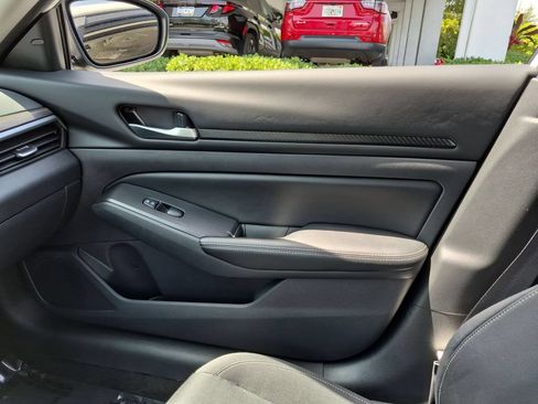 Used 2025 Nissan Altima 2.5 SV AWD/4WD image 32