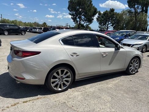Used 2022 MAZDA MAZDA3 s FWD image 3