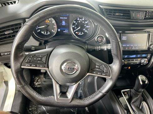 Used 2018 Nissan Rogue SV AWD/4WD image 11