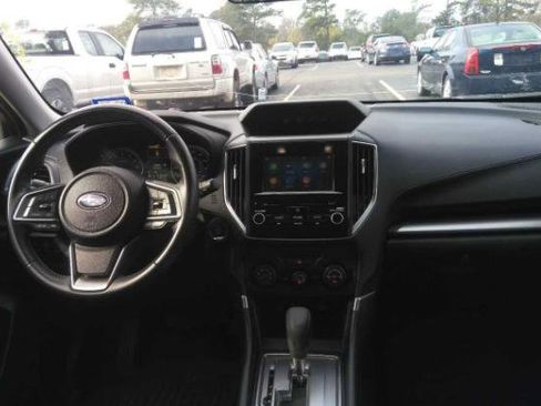 Used 2023 Subaru Forester Premium image 7