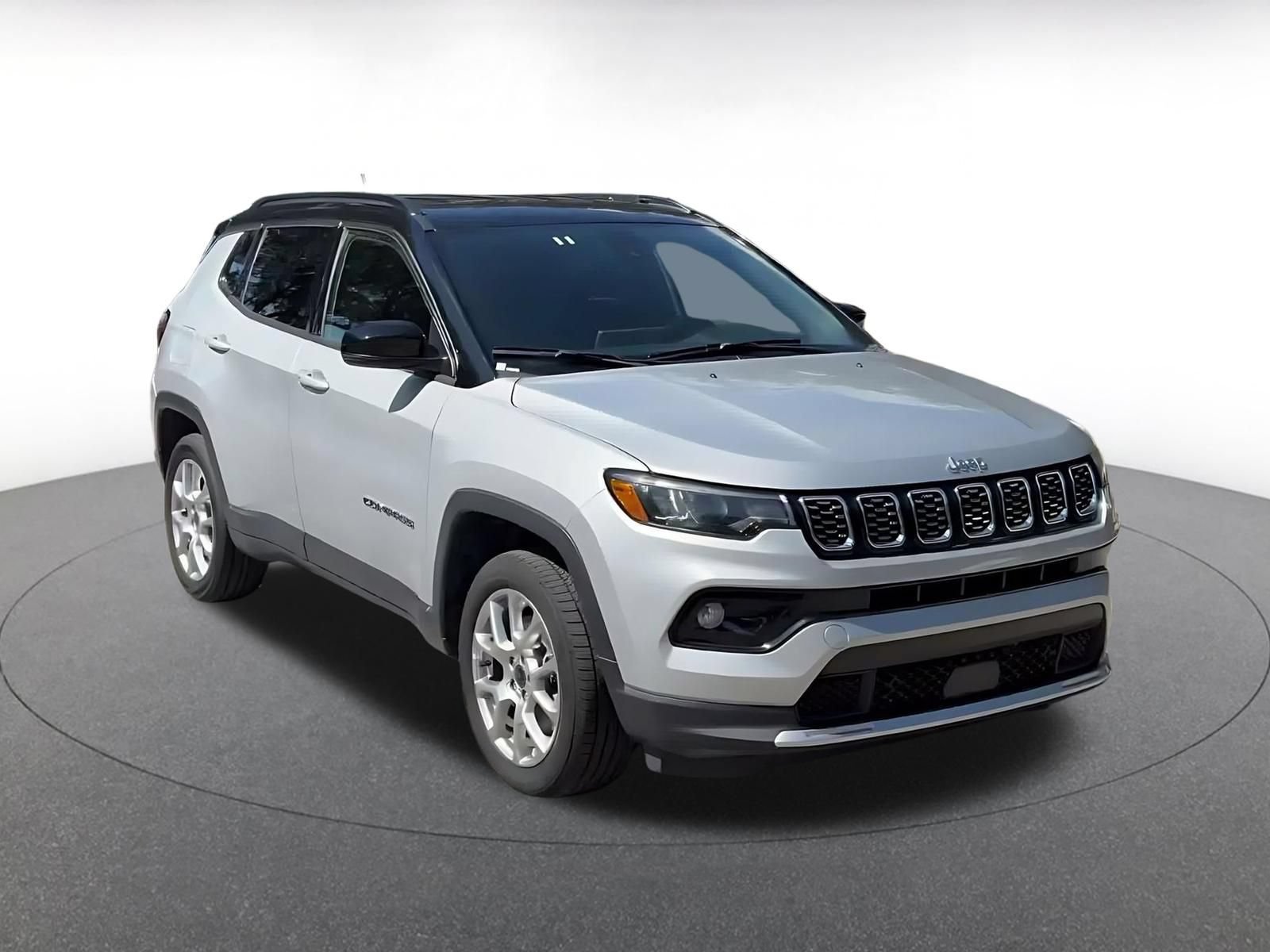 Used 2025 Jeep Compass Limited AWD/4WD image 3
