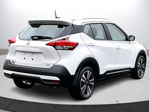 Used 2019 Nissan Kicks SR w/ SR Premium Package image 9