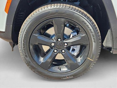 New 2025 Jeep Grand Cherokee L Limited w/ Black Appearance Package image 10