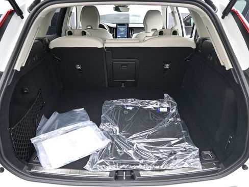 New 2026 Volvo XC60 B5 Ultra w/ Climate Package image 19