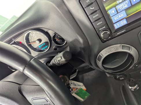 Used 2015 Jeep Wrangler Unlimited Willys image 22