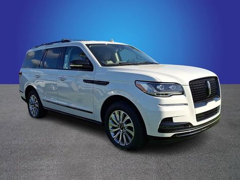 Used 2024 Lincoln Navigator Premiere image 3