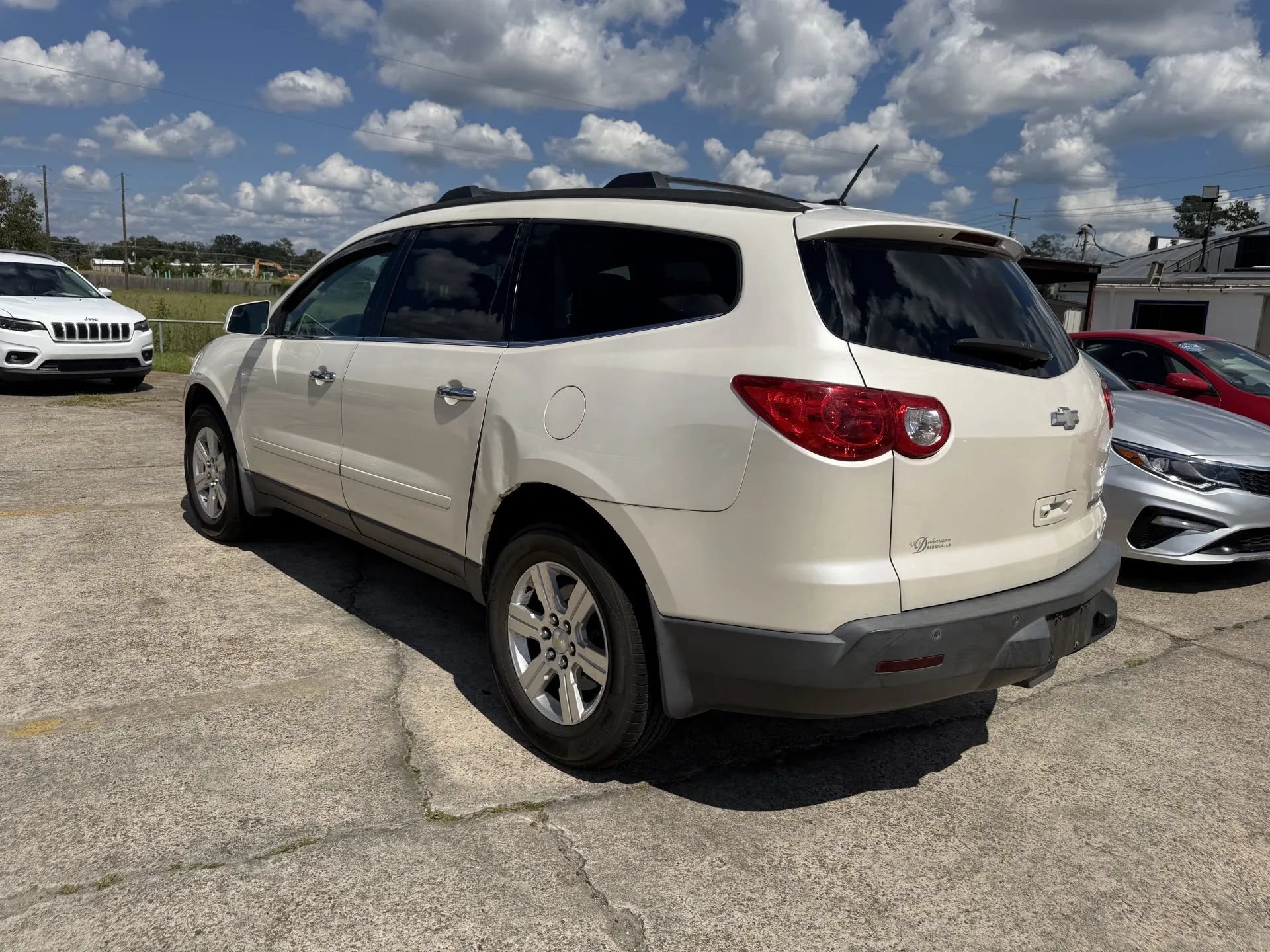 Used 2011 Chevrolet Traverse LT w/ LPO, 'HIT The Road' Package FWD image 6
