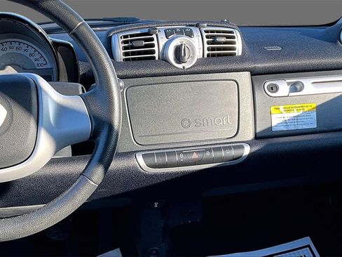 Used 2013 smart fortwo pure image 3