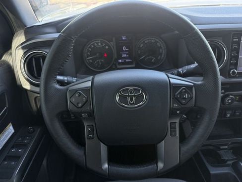 Used 2020 Toyota Tacoma TRD Off-Road w/ Technology Package AWD/4WD image 14