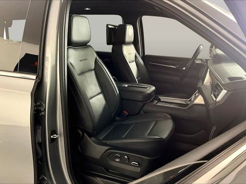 Used 2023 GMC Yukon Denali w/ Denali Reserve Package RWD image 9
